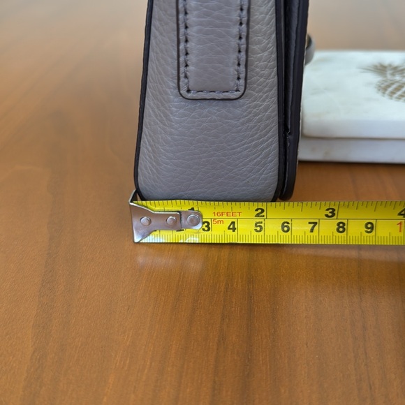 Marc Jacobs Recruit Gray/Taupe Pebbled Leather Crossbody Bag EUC - Picture 13 of 14